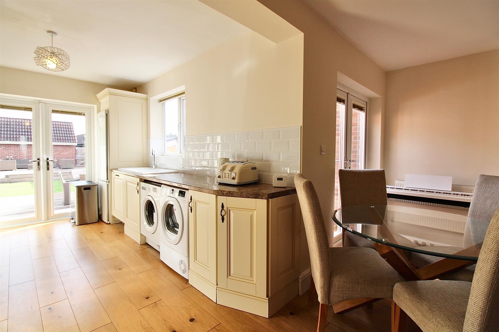 Kenilworth Avenue, Hull Symonds & Greenham